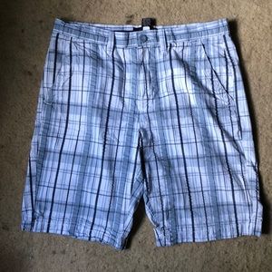 APT. 9 size 32 plaid shorts